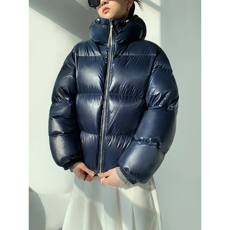 简约三防短款连帽亮面羽绒服