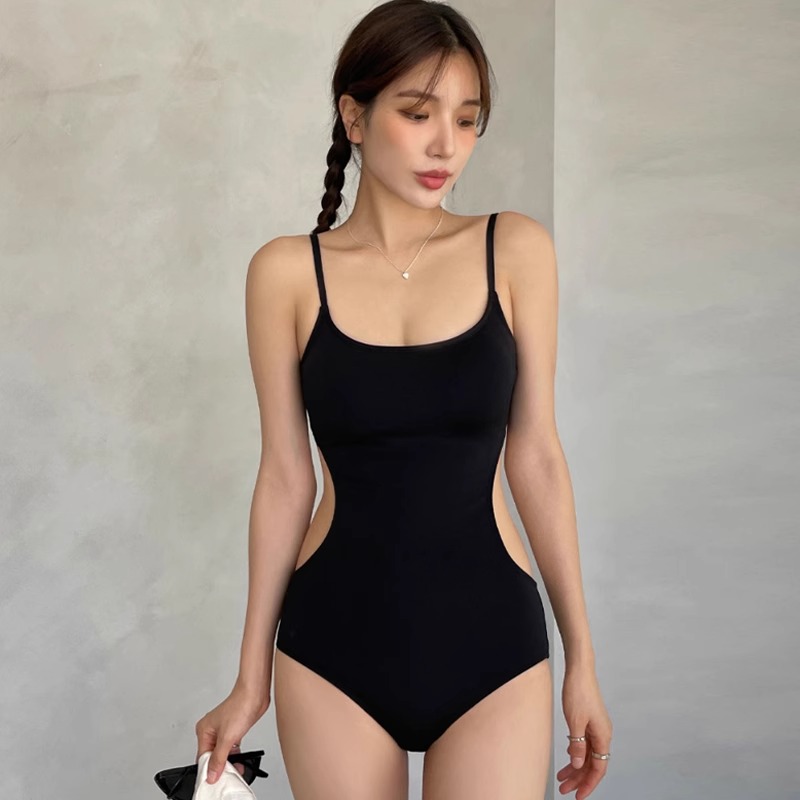 泳衣女2025新款黑色三角连体吊带镂空露腰性感显瘦遮肚小胸泡温泉