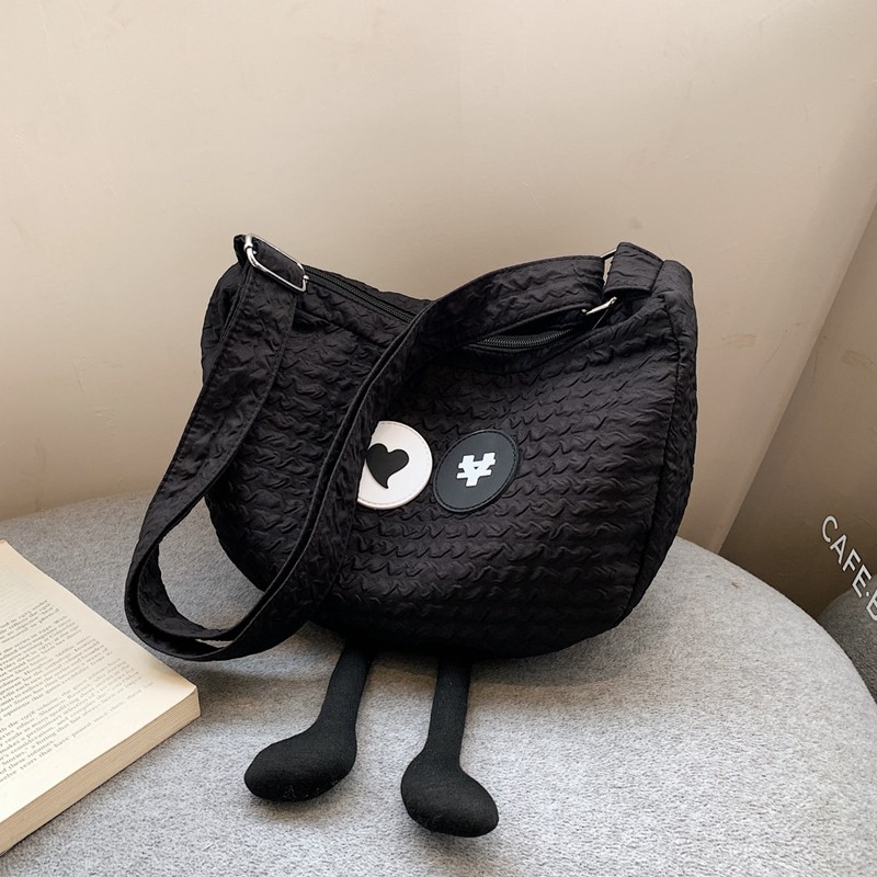 小众设计包包女2026新款潮可爱卡通帆布斜挎包休闲学生单肩饺子包