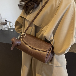 今年流行小包包女2026新款时尚百搭单肩包秋冬爆款女士斜挎小方包