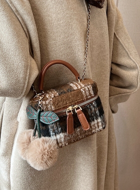 毛呢格子包包女2025新款秋冬流行链条斜挎包爆款超火手提水桶包