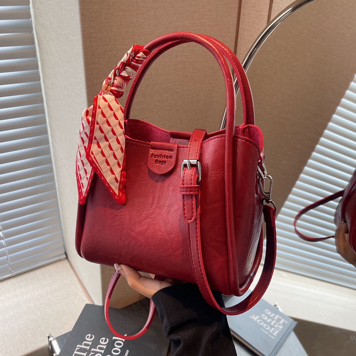 红色包包女2025新款高级感新娘结婚包日常可用通勤斜挎手提水桶包