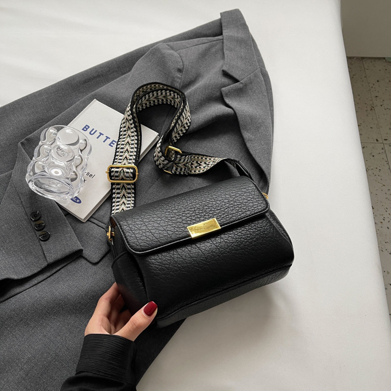 Borsa a tracolla piccola da donna, elegante e raffinata, con texture retrò, nuova collezione 2026, versatile e alla moda, con ampia tracolla, ideale per pendolari e come cuscino da spalla._voghion.com