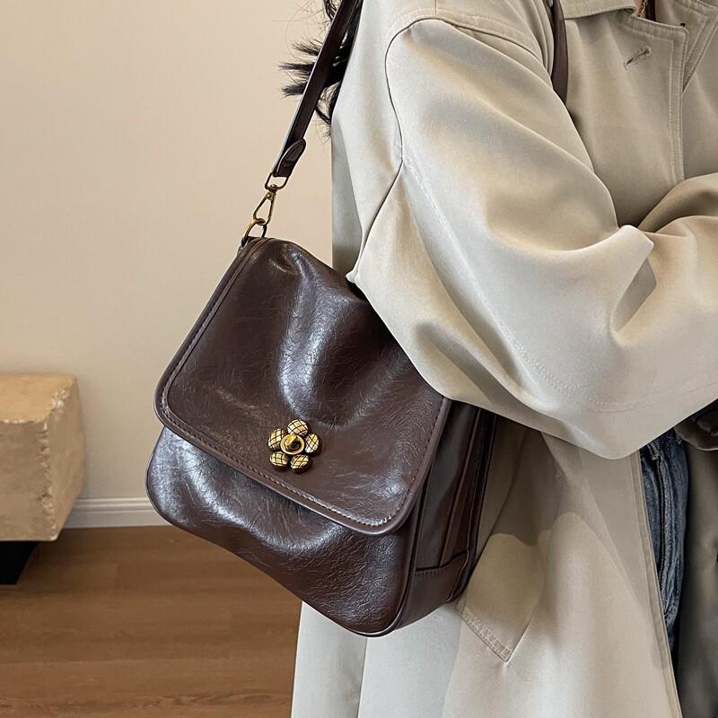 今年流行包包女2026新款高级感小众设计斜挎包复古通勤单肩腋下包