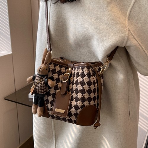 毛呢格子水桶包秋冬通勤斜挎包