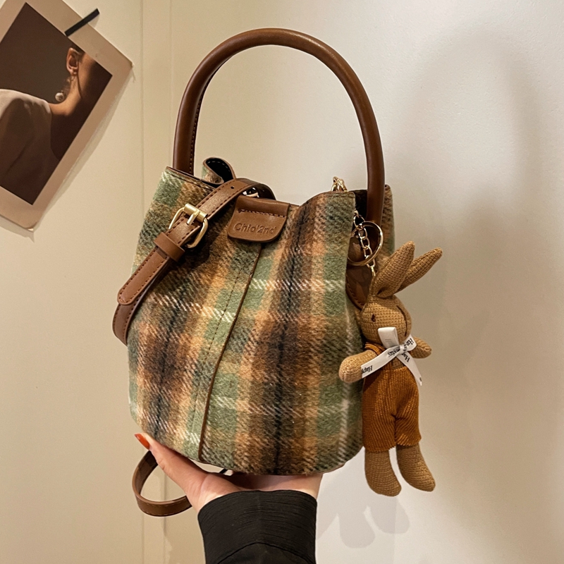 时尚百搭流行斜跨手提水桶包