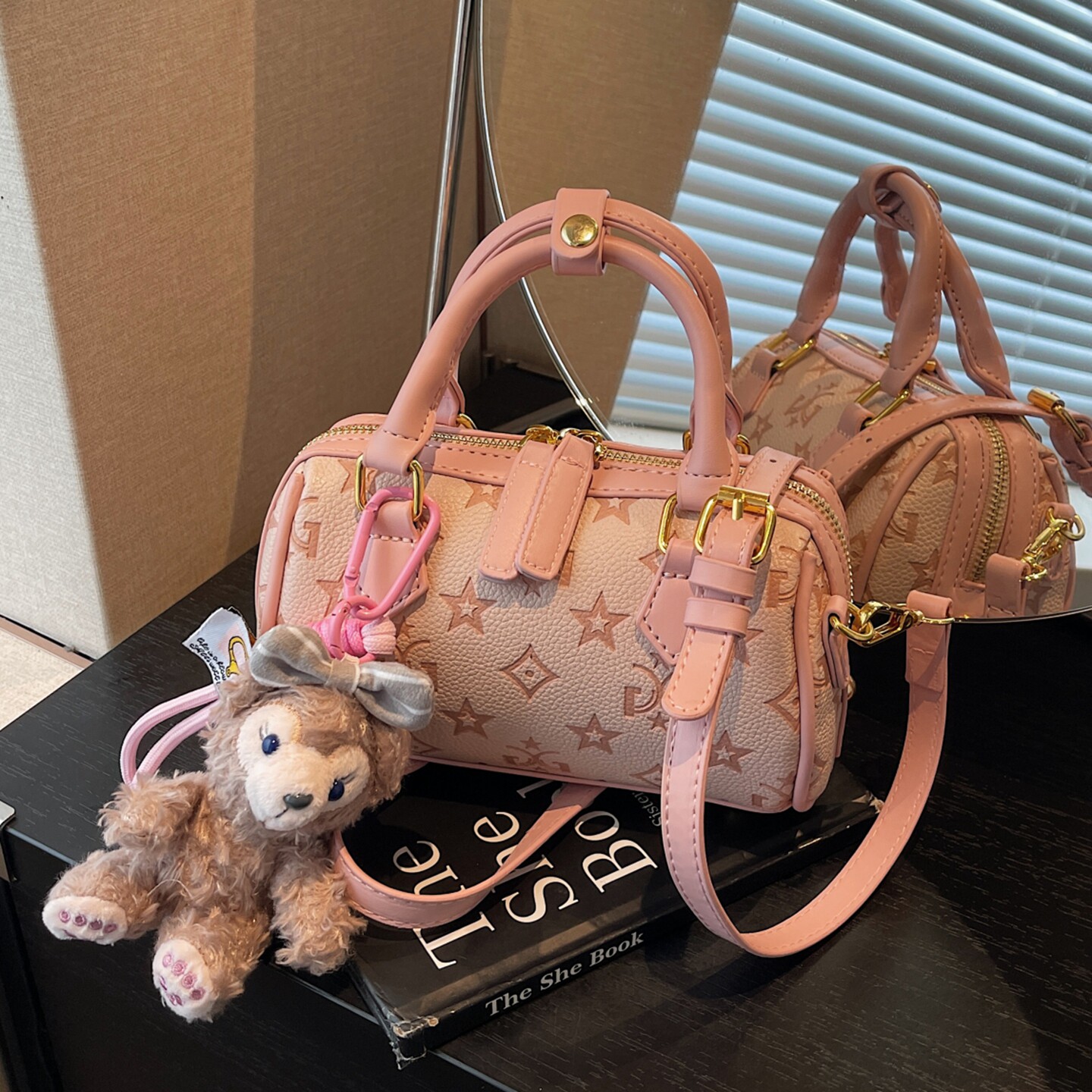 粉色压花波士顿包包女士2026新款高级感斜挎包生日礼物手提枕头包