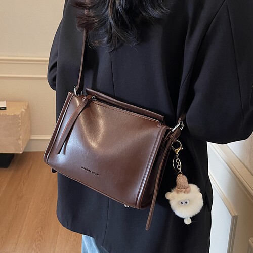 高级感单肩枕头包复古通勤斜挎包