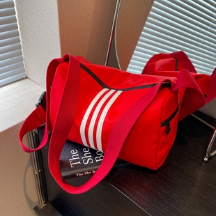 休闲牛津布包包女2026新款 运动健身包大容量旅行单肩斜挎包 潮时尚