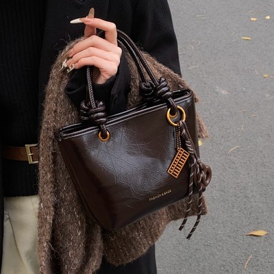 秋冬美拉德复古斜挎手提水桶包