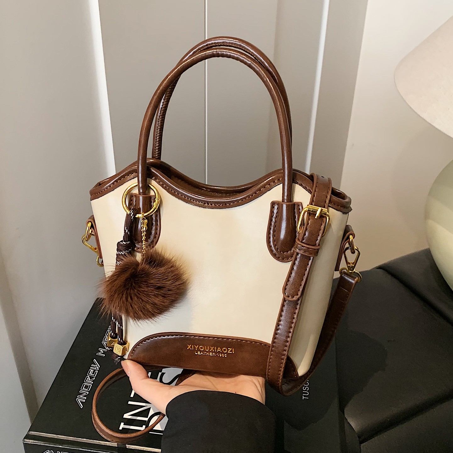 今年流行包包女式2026新款潮高级感百搭小众斜挎包撞色手提水桶包,箱包皮具/热销女包/男包,通用款女包,淘宝优惠券,粉丝福利购,淘宝优惠卷