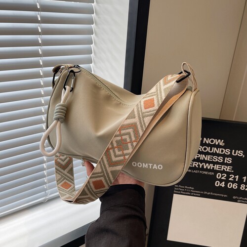 休闲帆布包宽带单肩斜挎枕头包