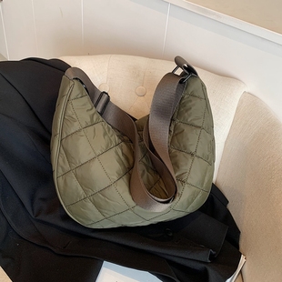 时尚 潮休闲百搭通勤单肩包大容量斜挎包 菱格绣线饺子包女2025新款