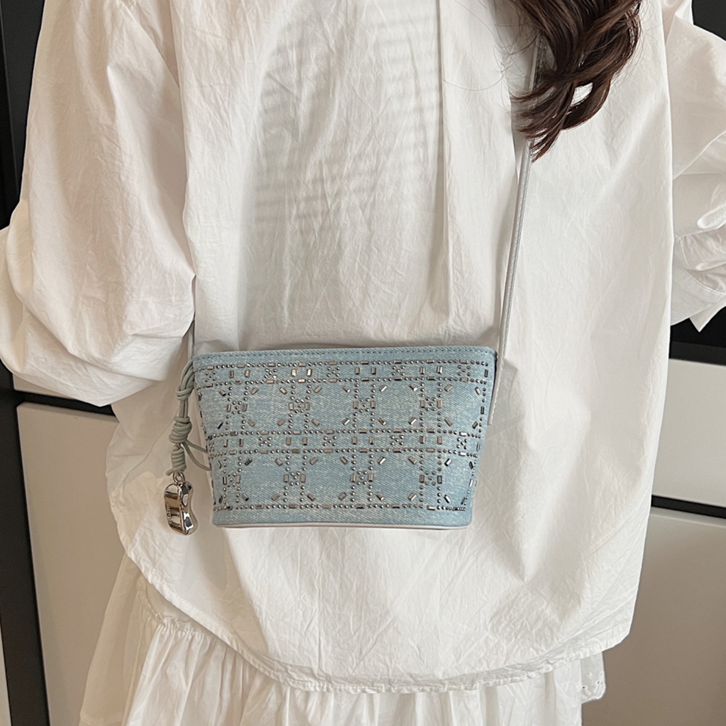 时尚镶钻水桶包高级感百搭斜挎包