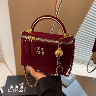 复古麂皮绒包包女秋冬新款小众设计链条斜挎包流行爆款手提水桶包