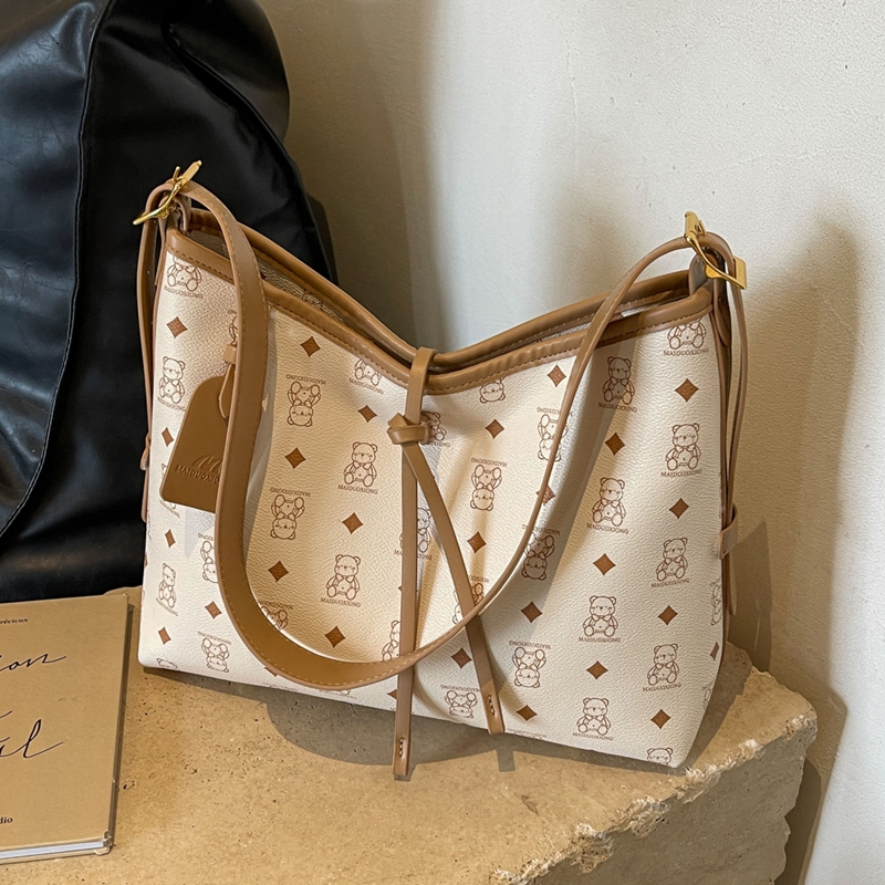 时尚百搭大容量通勤斜挎托特包