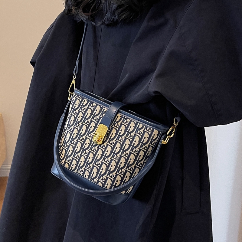 复古休闲时尚百搭斜跨手提水桶包