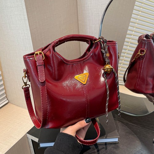 流行时尚百搭红色斜挎手提水桶包