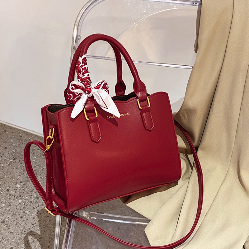 高级感小众红色包包2025新款女包流行爆款斜挎包结婚手提包新娘包