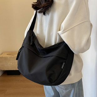 休闲单肩包大容量通勤斜挎饺子包 夏季 帆布斜挎包女2026新款 时尚