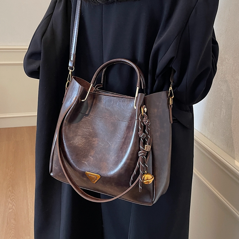 复古时尚流行百搭斜挎手提水桶包