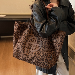 慵懒风豹纹托特包女秋冬新款 大容量通勤包外出手提购物袋 小众时尚