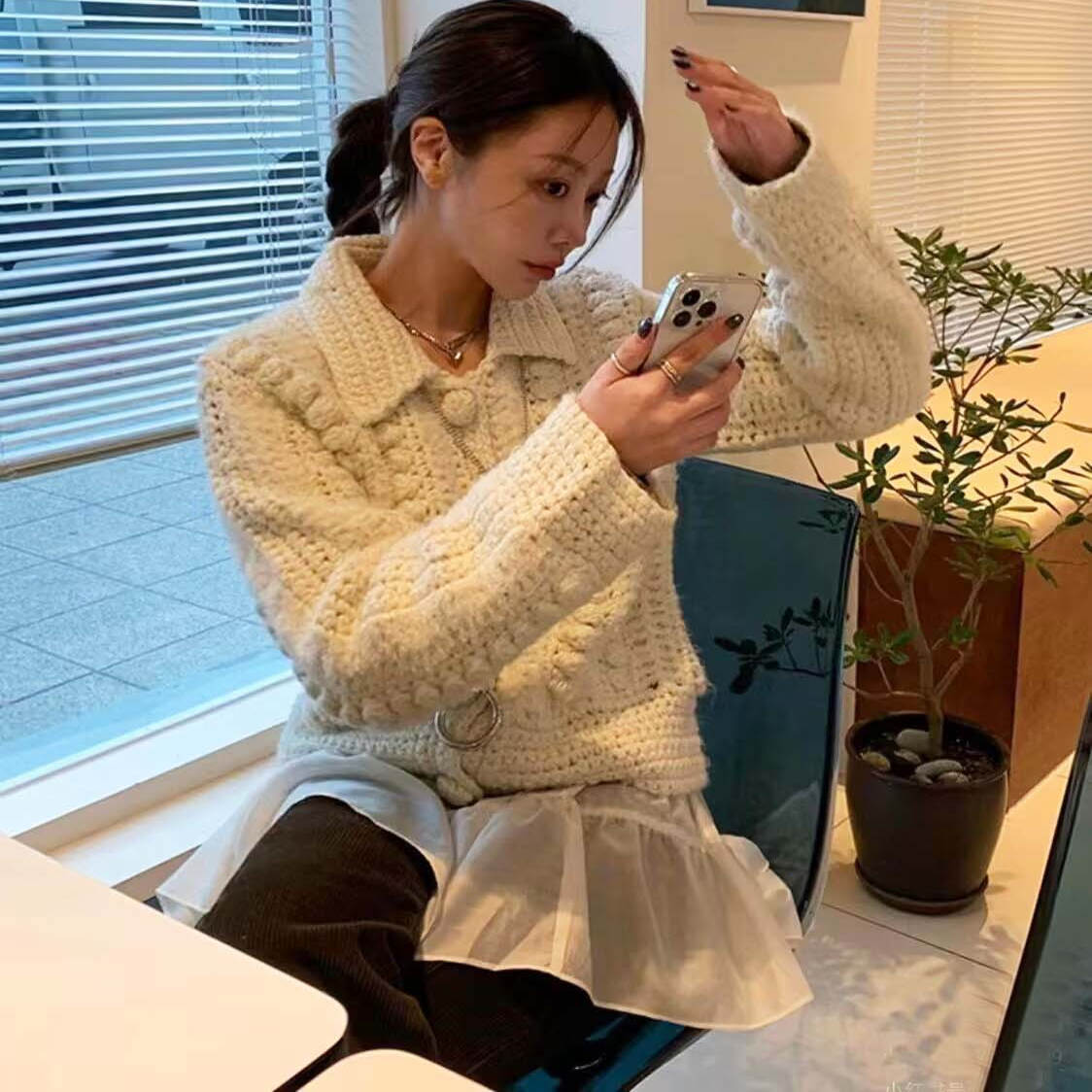 2025秋冬新款镂空翻领针织开衫