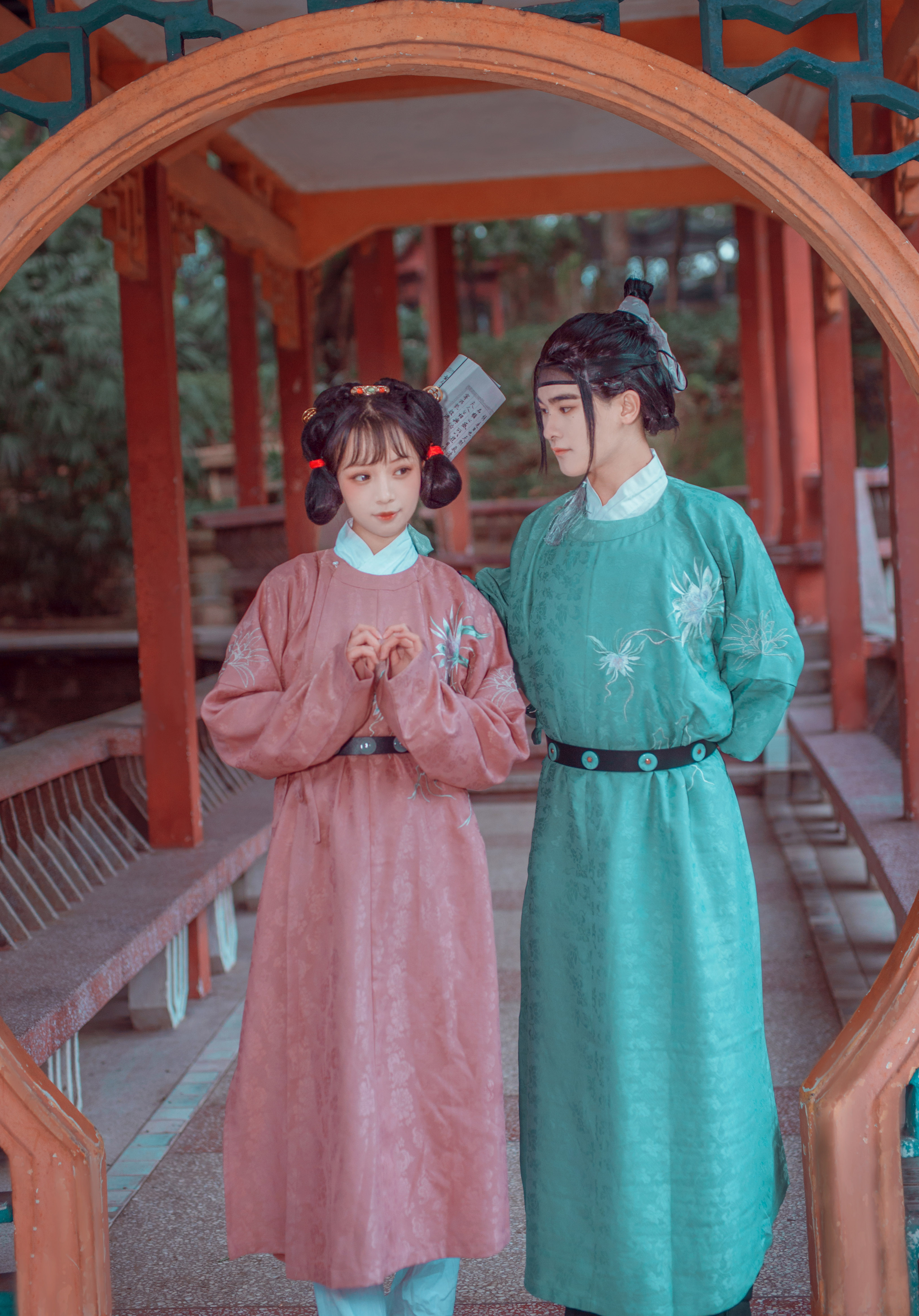 楠歌馆 暗檀香 唐制圆领袍 汉服 男女情侣款日常昙花绣花独家设计在类目 女装/女士精品, 唐装/民族服装/舞台服装, 民族服装/舞台装中 - 来自Buy2taobao.com提供专业的淘宝代购服务