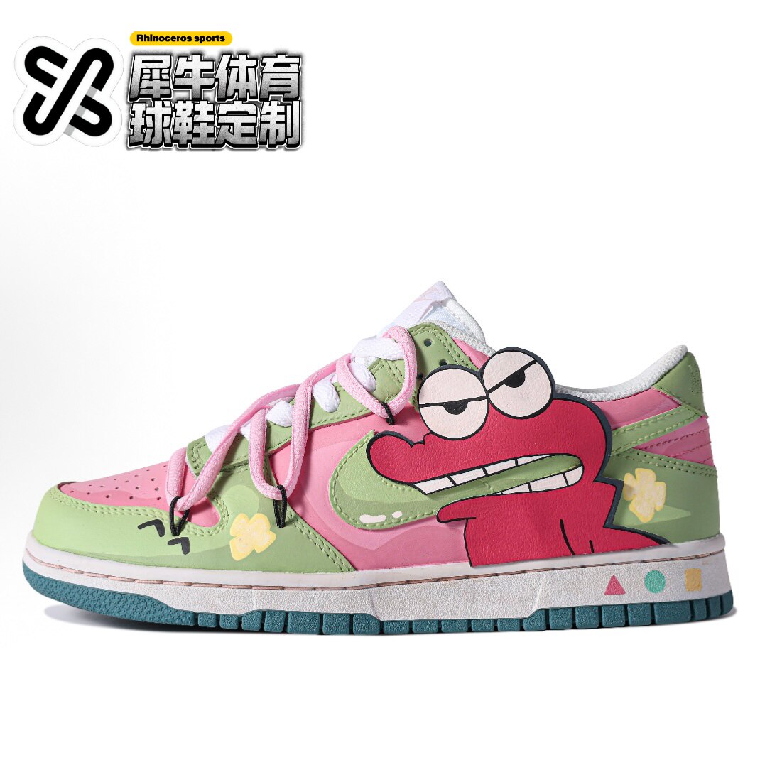 NikeDunk定制低帮板鞋涂鸦