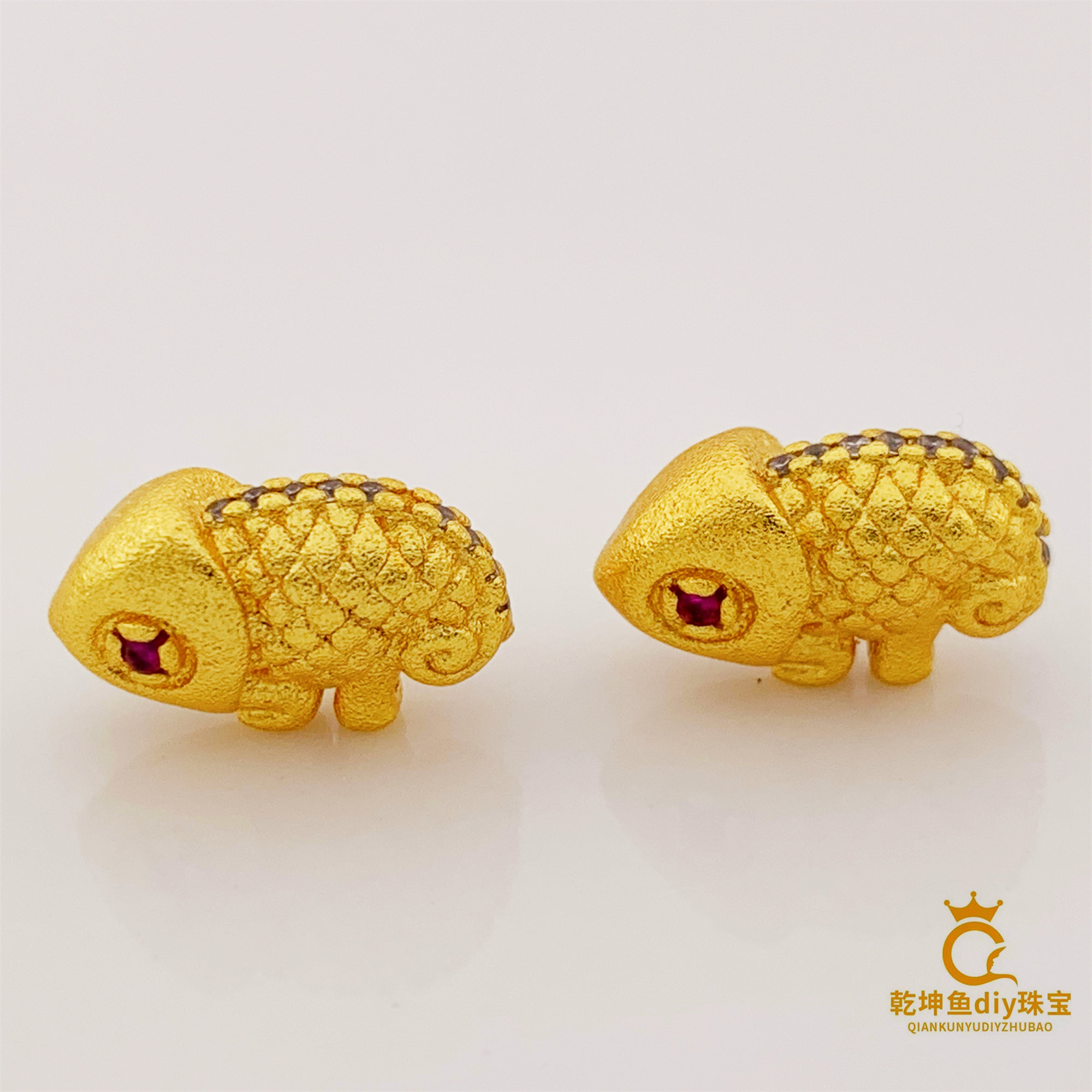 越南沙金高颜值镶嵌锆石好运珠保色蜥蜴吊坠手工编织diy配饰配件