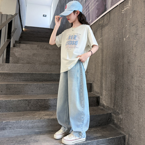 女童夏季休闲套装2026新款洋气宽松儿童短袖T恤弯刀牛仔裤两件套