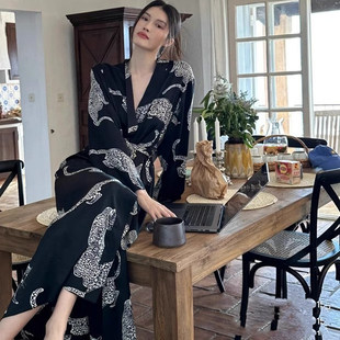 ins法式慵懒风睡袍女春秋季新款奢华高级感卡通印花家居服连衣裙