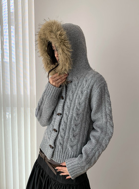 AMBOSC秋冬新品韩国复古休闲麻花牛角扣慵懒连帽针织衫毛领毛衣