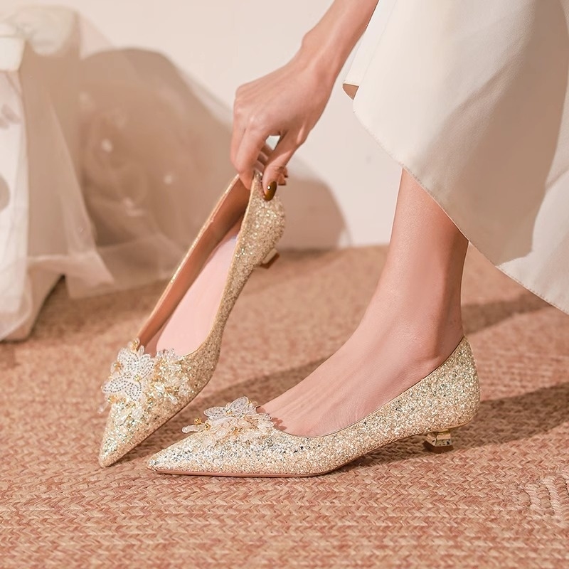 绝美婚鞋新娘鞋女2025新款订婚宴礼服水晶鞋低跟孕妇结婚鞋配婚纱