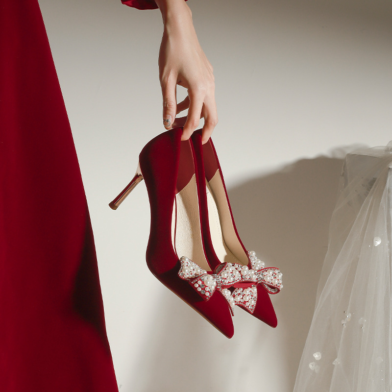 法式新款绒面尖头细跟婚鞋红色珍珠蝴蝶结高跟鞋女大码加宽订婚鞋