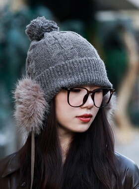 秋冬日系女保暖护耳毛球针织帽