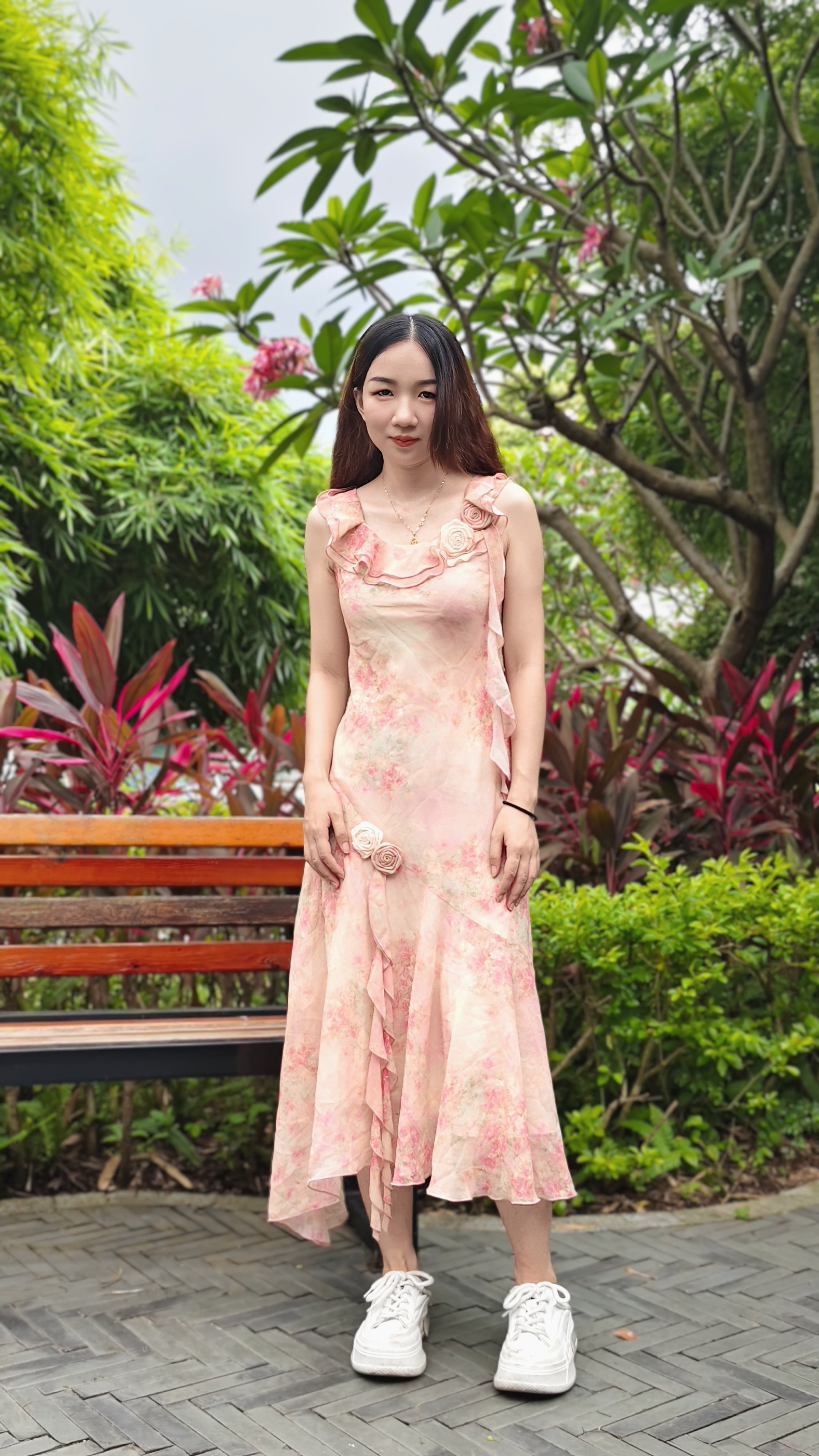 2026夏日赏花穿搭法式甜美温柔风立体花朵碎花连衣裙气质收腰长裙