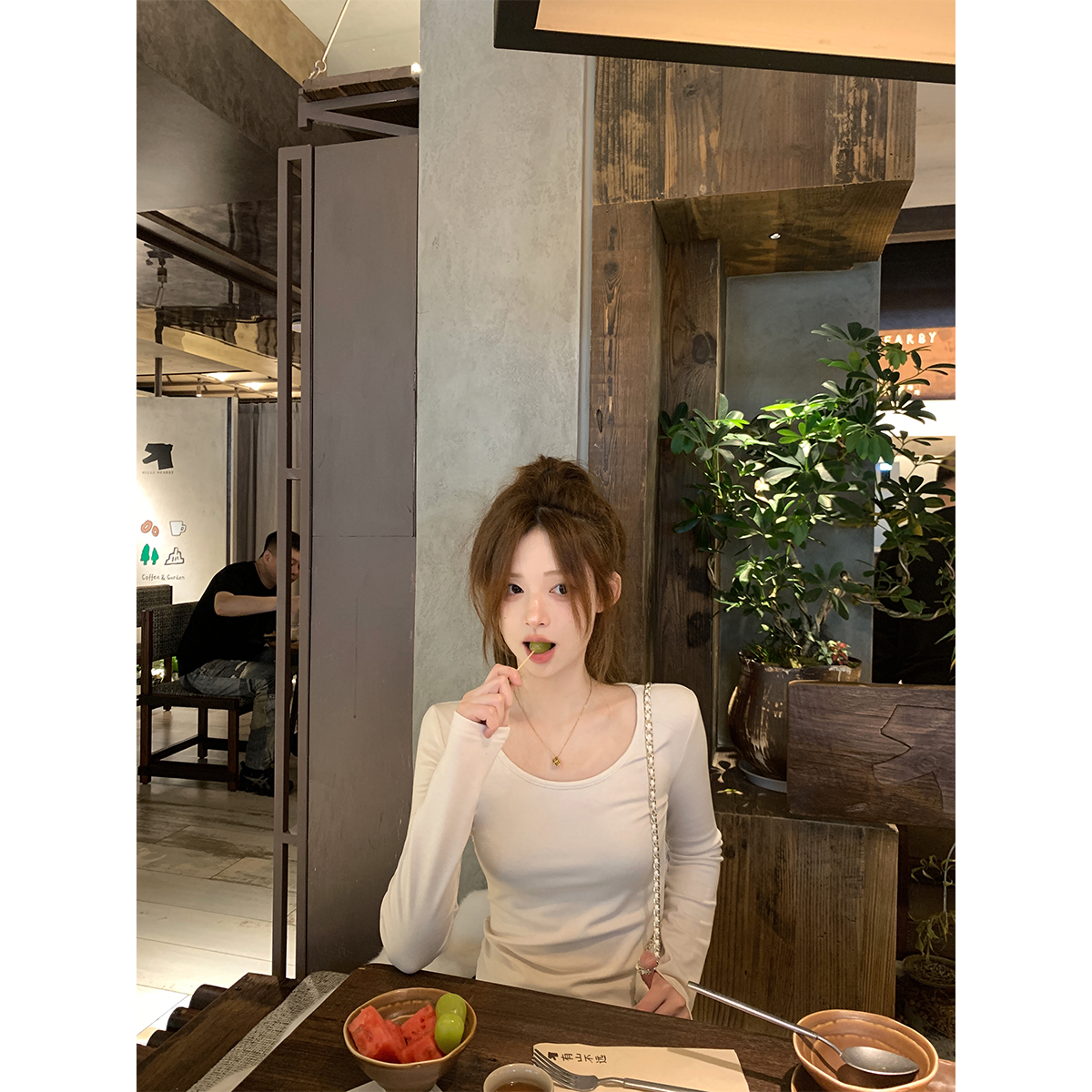 珍珍家温存记忆内搭黑马软糯羊毛上衣女显瘦百搭U领白色长袖打底T