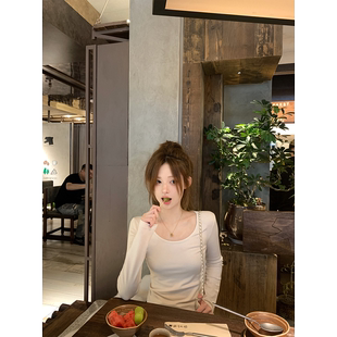 珍珍家温存记忆内搭黑马软糯羊毛上衣女显瘦百搭U领白色长袖 打底T