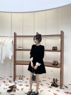 珍珍家法式气质挂珍珠撞色领口黑色丝绒连衣裙优雅氛围短款小黑裙