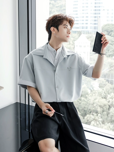 Чикерро Сицилия Мужская одежда 2025 Новая модная фальшивая двухсекционная рубашка мужской дизайн.