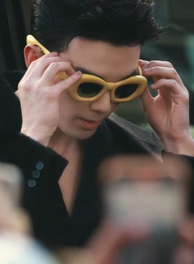 吴磊大帅哥黄色搞怪趣味充气泡芙装势气球墨镜男潮人街拍太阳眼镜