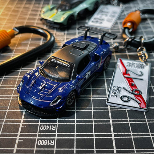 正版合金玛莎拉蒂GT2跑车汽车钥匙扣金属车模1比64挂件