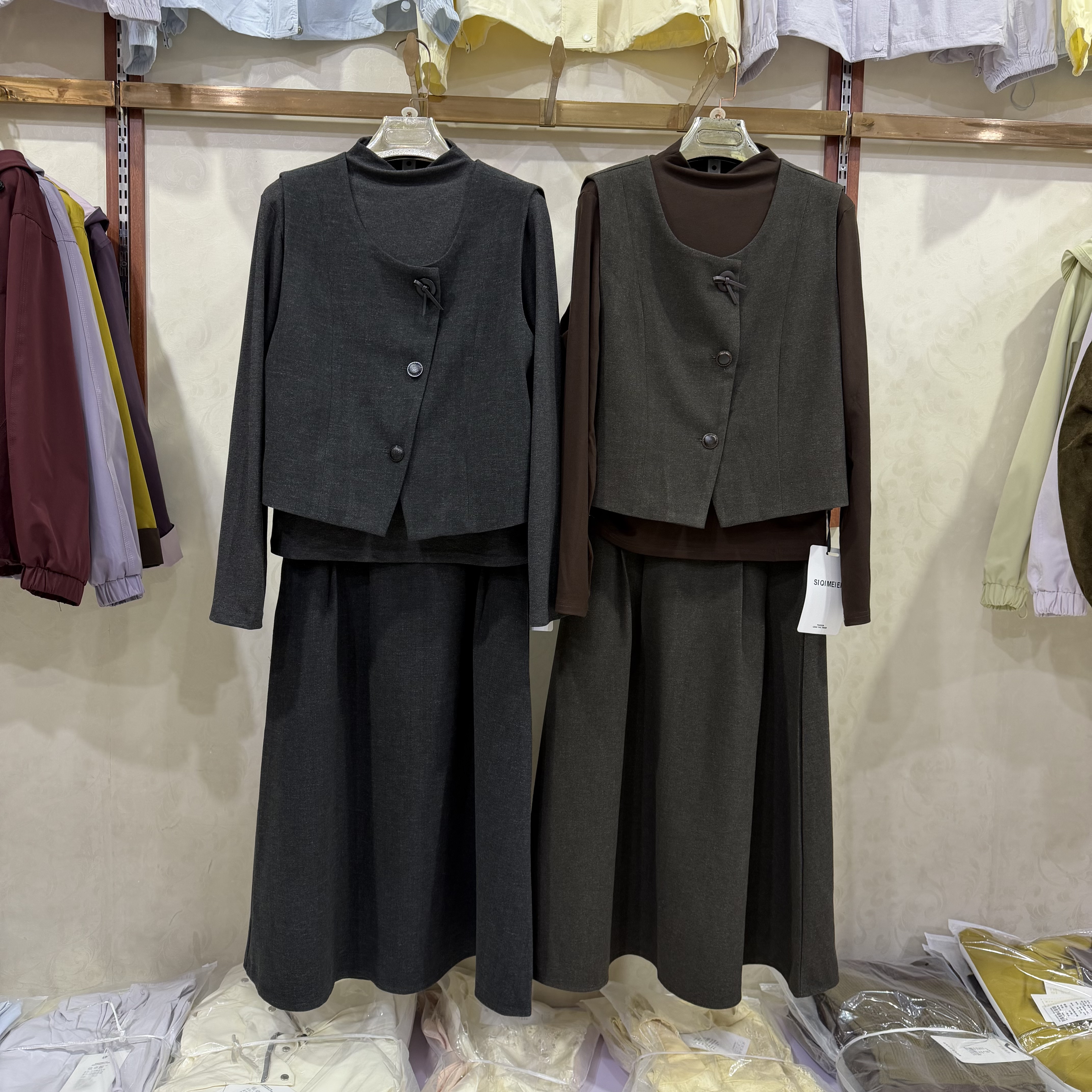 思祺美尔2633马甲三件套女秋季半高领打底衫+马甲+大摆半身裙套装