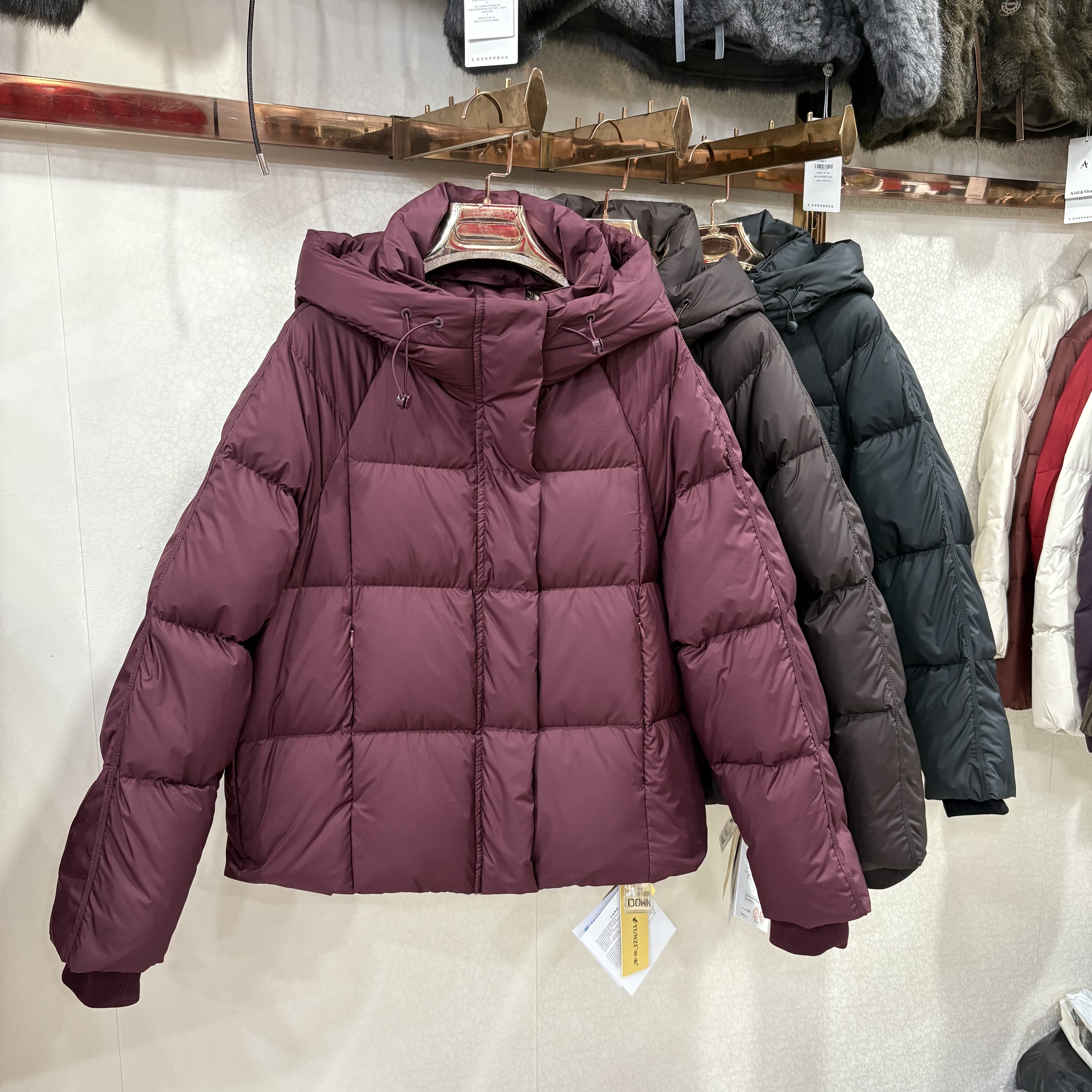 云25Z-08专柜正品2025冬季新款羽绒服连帽加厚白鸭绒时尚保暖外套