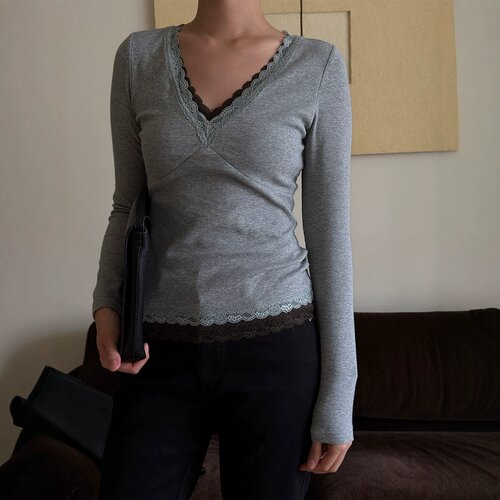 V领蕾丝针织衫女秋季新款修身显瘦长袖打底衫内搭上衣女