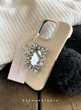 原创高级感象牙白适用iPhone16promax精致水钻支架13苹果17pro荔枝纹皮质15promax手机壳14pro保护壳