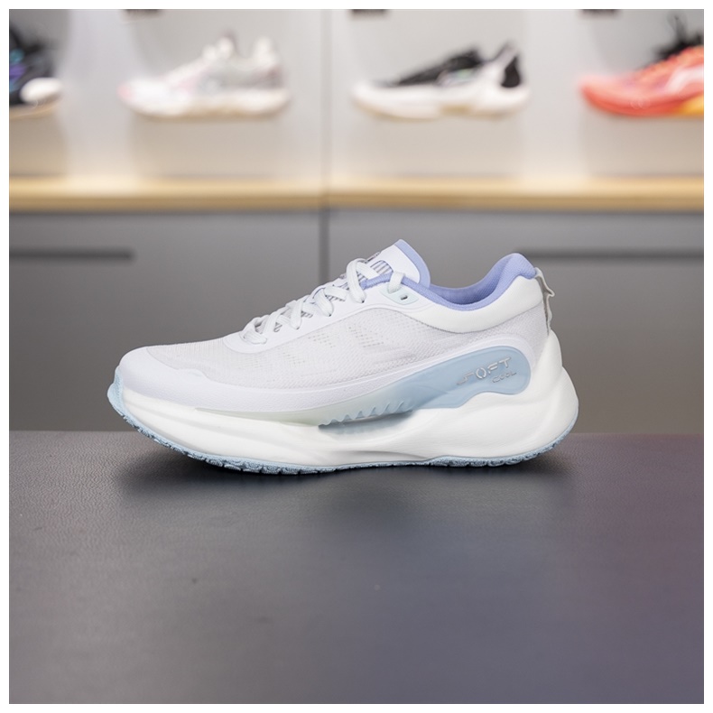 李宁女款轻盈透气运动鞋SOFT