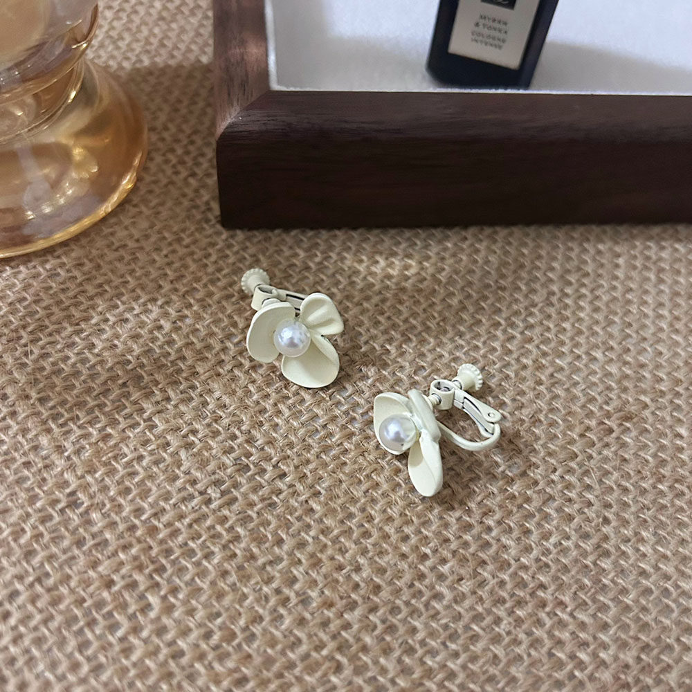 【实拍】复古甜美米色花朵耳夹
