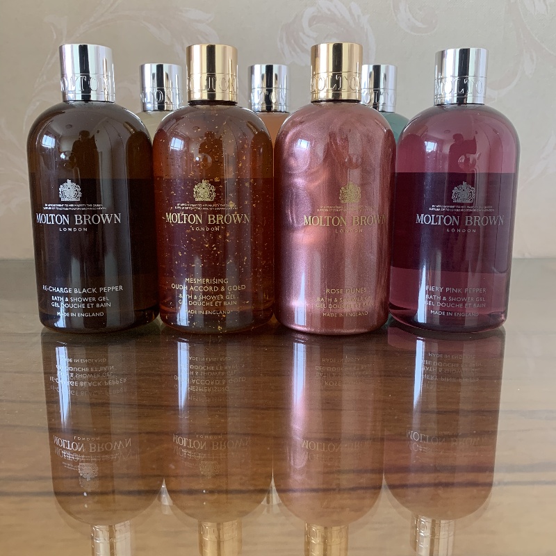 英国Molton Brown 摩顿布朗沐浴露300ml沉香金箔/海洋柏树/黑胡椒
